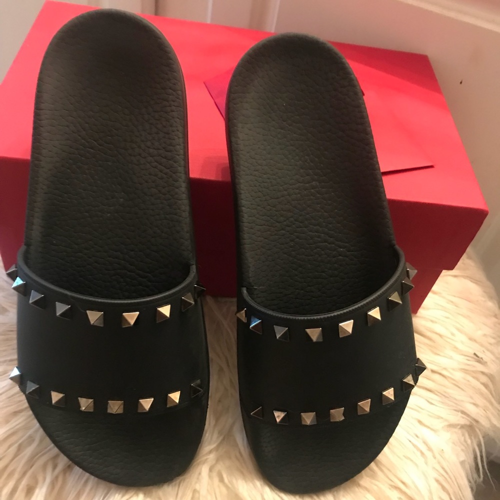 💯 authentic Valentino rockstud slides